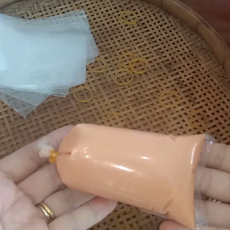 Step 3 Shaping and freezing Papaya pouch ice cream