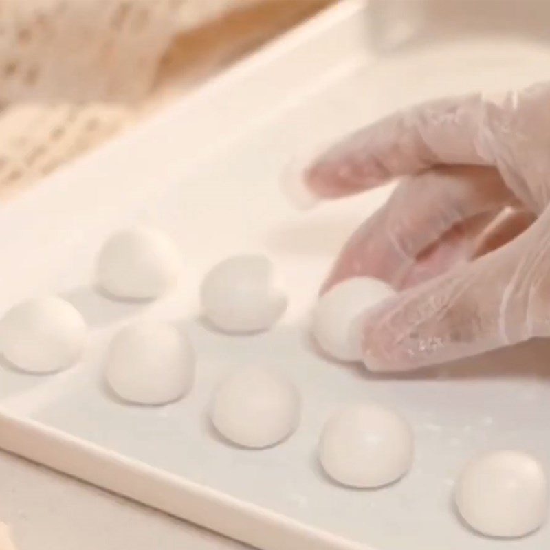 Step 2 Shape and boil the mochi for milk tea hot pot