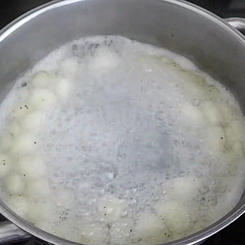 Step 3 Shaping and boiling tapioca pearls Kiwi milk tea tapioca pearls