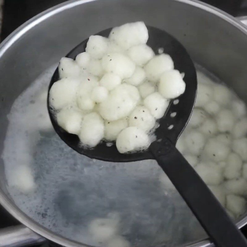 Step 3 Shaping and boiling tapioca pearls Kiwi milk tea tapioca pearls