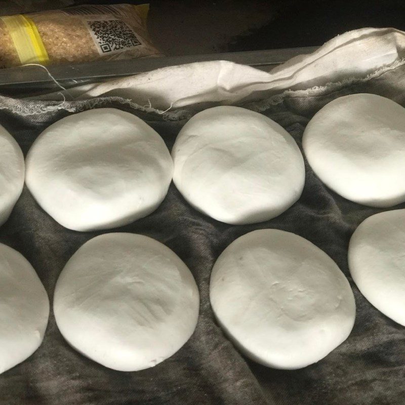 Step 3 Shaping and frying the cake Sugar-coated cake (recipe shared by users)