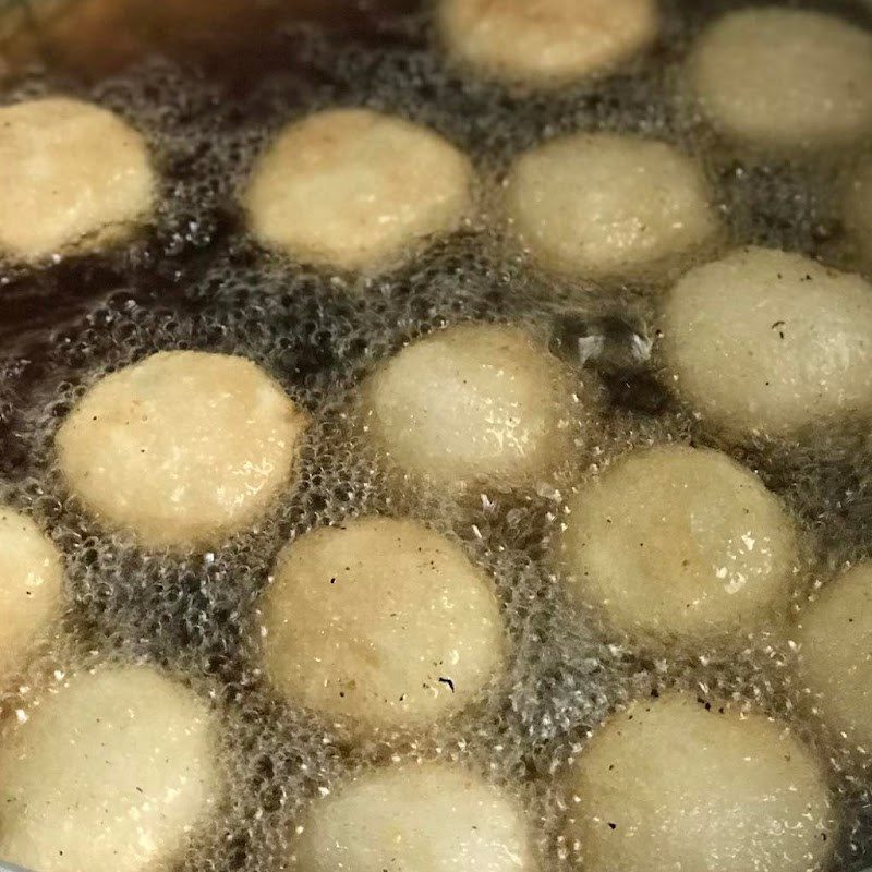 Step 3 Shaping and frying the cake Sugar-coated cake (recipe shared by users)