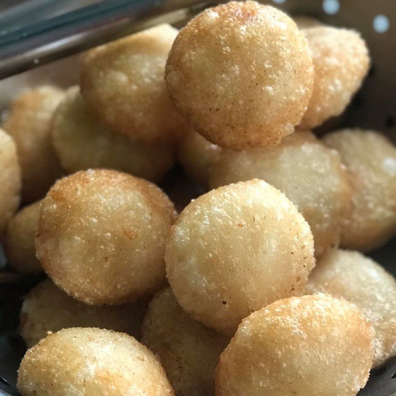 Step 3 Shaping and frying the cake Sugar-coated cake (recipe shared by users)