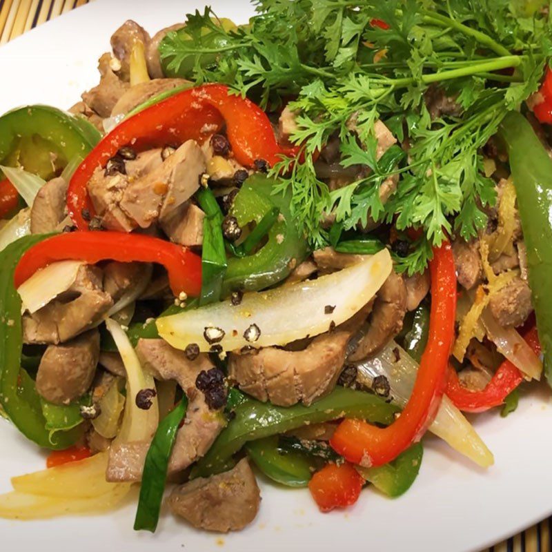 Step 4 Final product Stir-fried pig intestines with bell pepper