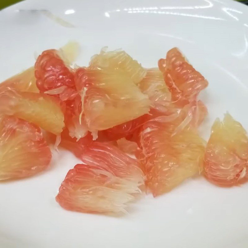 Step 2 Chop the grapefruit peel and separate the grapefruit segments Honey grapefruit syrup