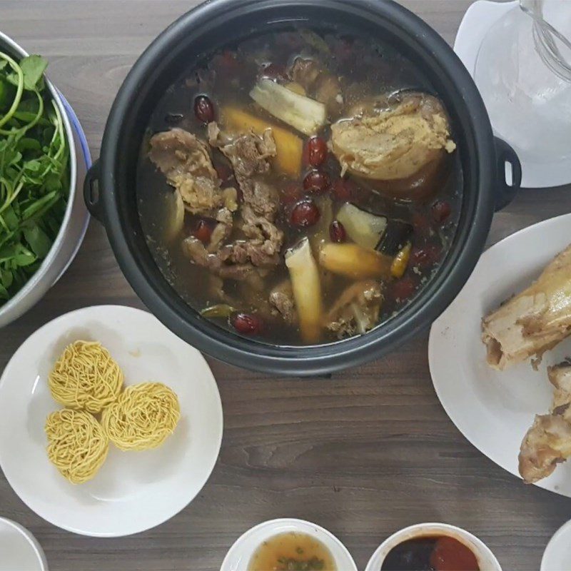 Step 5 Finished product of herbal beef tendon hot pot
