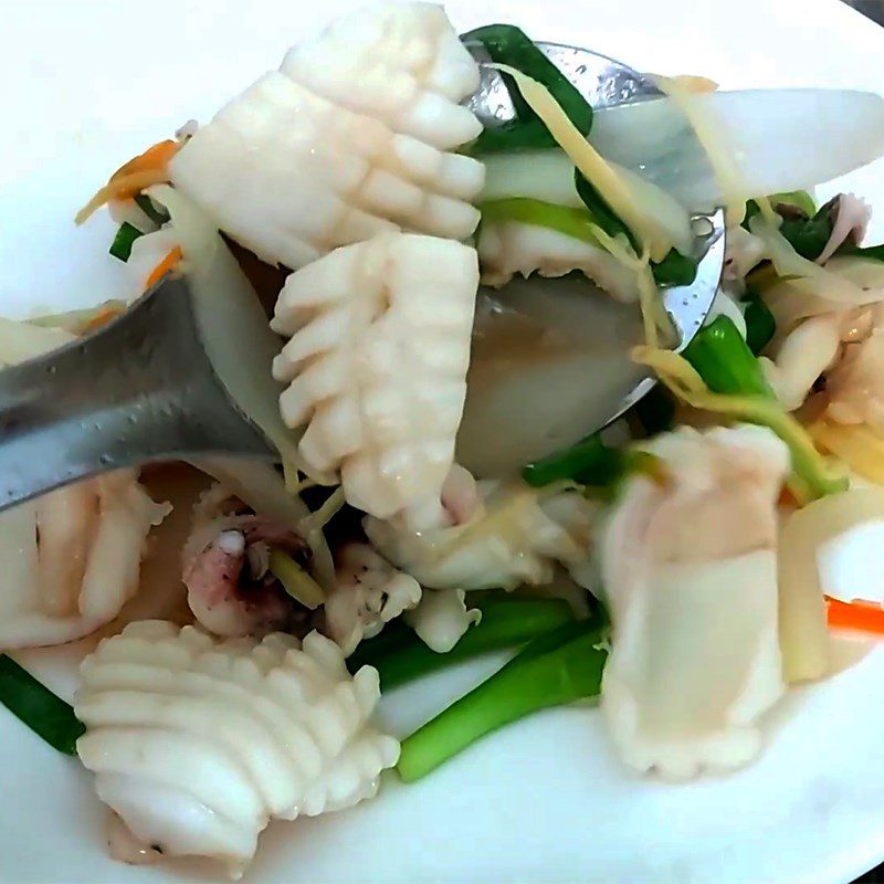 Step 5 Final product Squid stir-fried with ginger and onion
