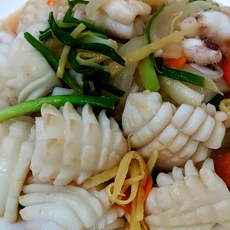Step 5 Final product Squid stir-fried with ginger and onion