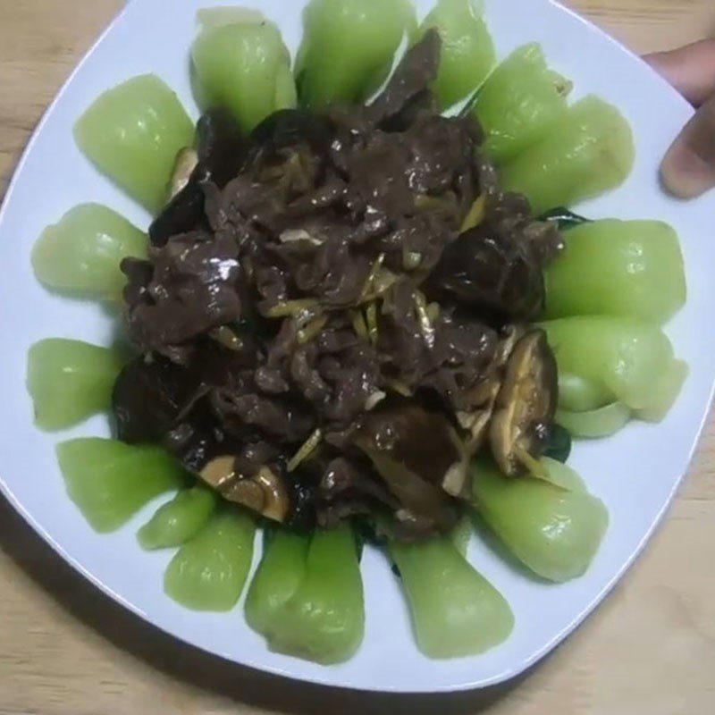 Step 5 Finished product Stir-fried beef with shiitake mushrooms