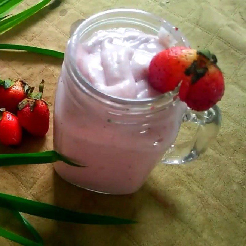 Step 3 Final product Strawberry sáp coconut smoothie