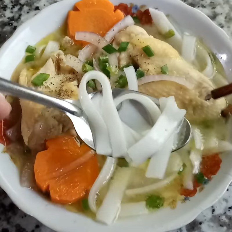 Step 5 Final product Bánh canh with sliced chicken
