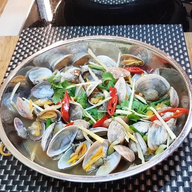 Step 6 Final Product Steamed clams with ginger