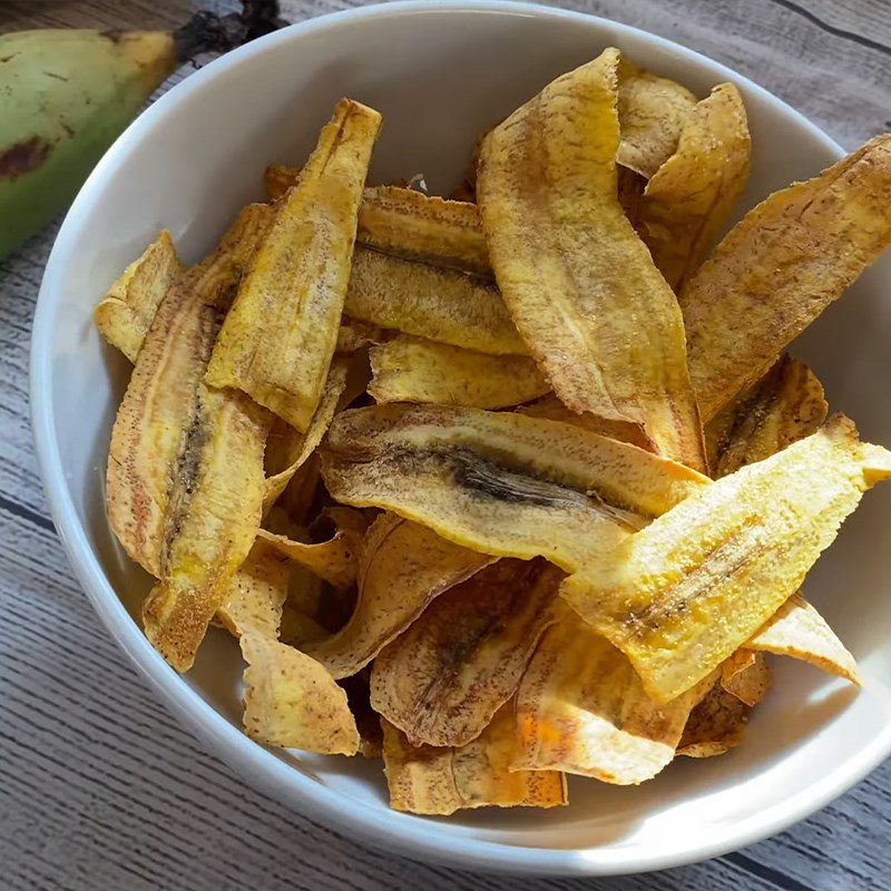 Step 4 Final product Dried bananas coated with garlic powder