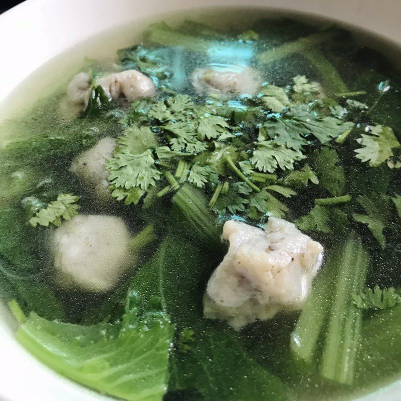 Step 3 Finished product of sweet leaf mustard soup with snakehead fish