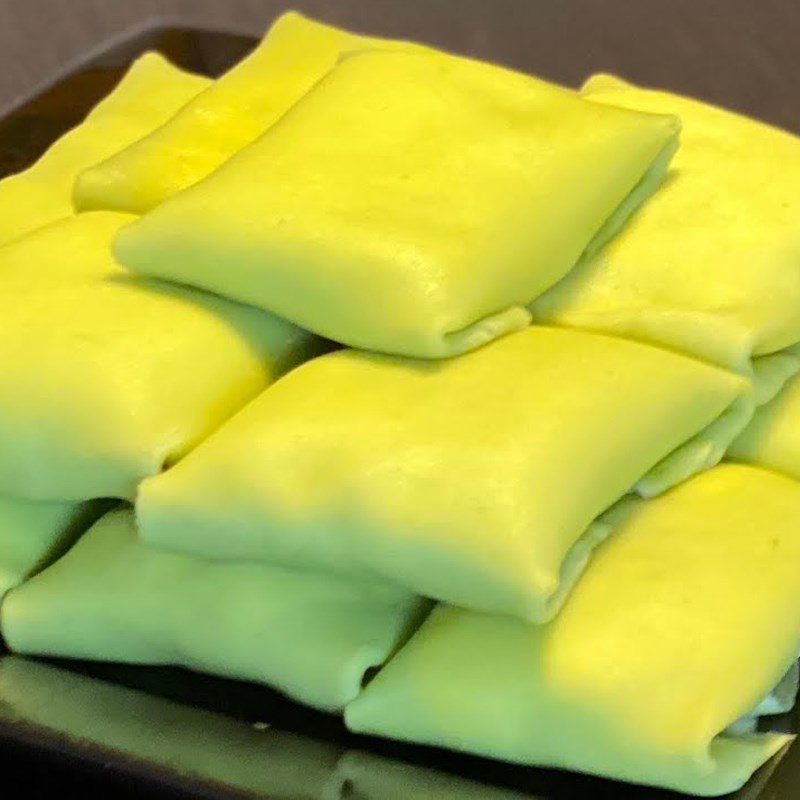 Step 6 Final Product Pandan crepe filled with banana cream