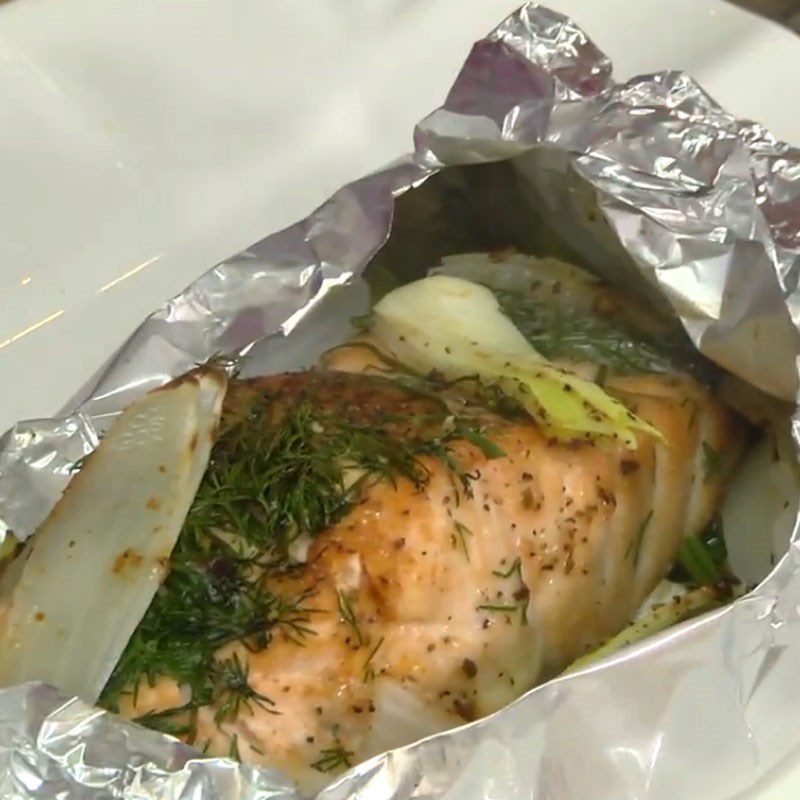 Step 4 Final Product Grilled salmon in foil with asparagus