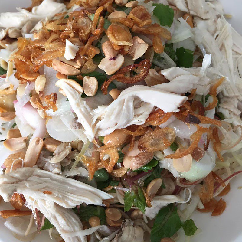 Step 4 Finished product Chicken salad with banana flower