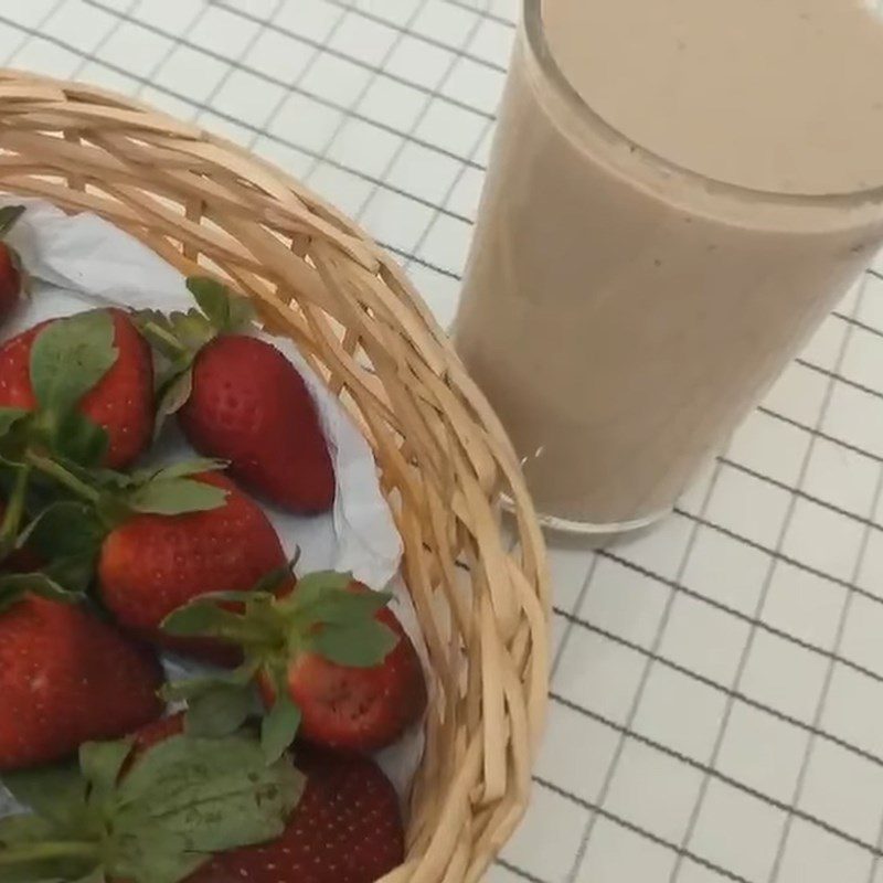 Step 3 Finished product Avocado Strawberry Coconut Milk Smoothie