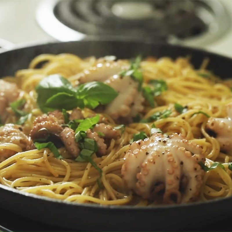 Step 5 Final Product Spaghetti Aglio e Olio with Octopus