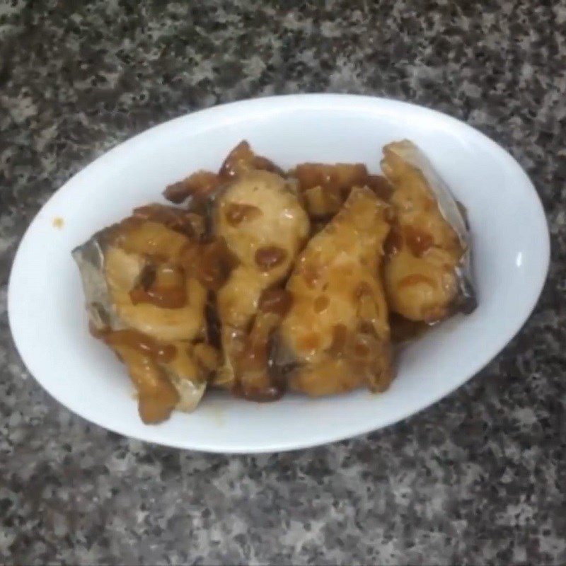 Step 5 Finished product Braised mackerel with pork belly