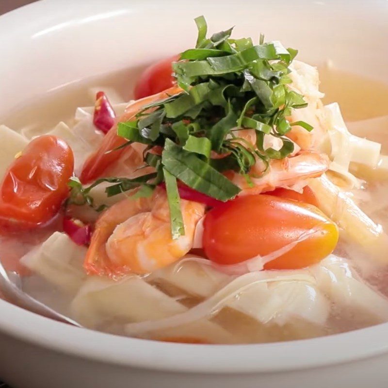 Step 5 Finished product Sour soup with shrimp and coconut heart