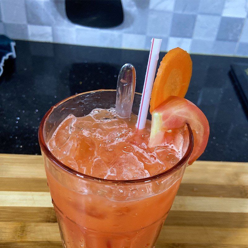 Step 4 Final product Carrot and tomato juice using a blender