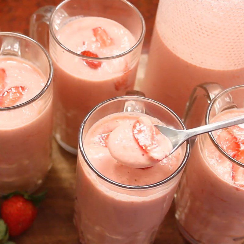 Step 4 Final product Strawberry tomato smoothie