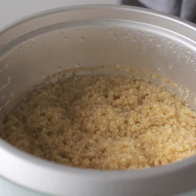 Step 3 Final product Quinoa (quinoa) cooked in a rice cooker