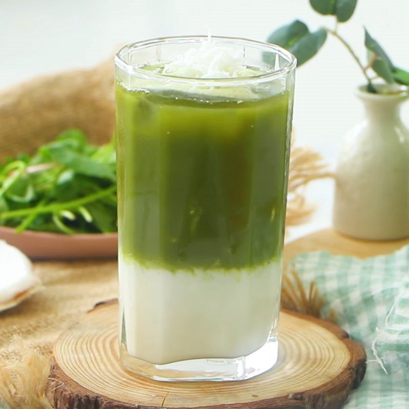 Step 4 Finished product of Malabar spinach green bean coconut milk smoothie