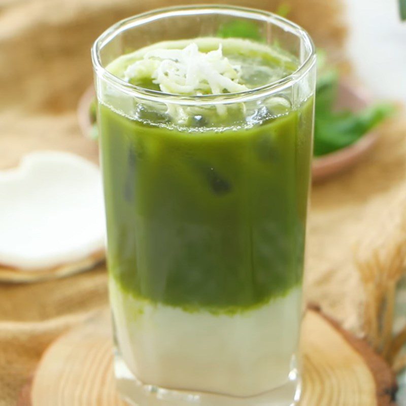 Step 4 Finished product of Malabar spinach green bean coconut milk smoothie