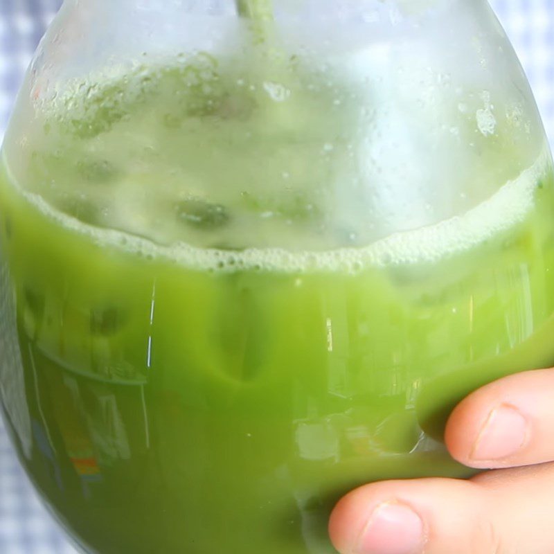 Step 4 Finished product of Malabar spinach green bean coconut milk smoothie