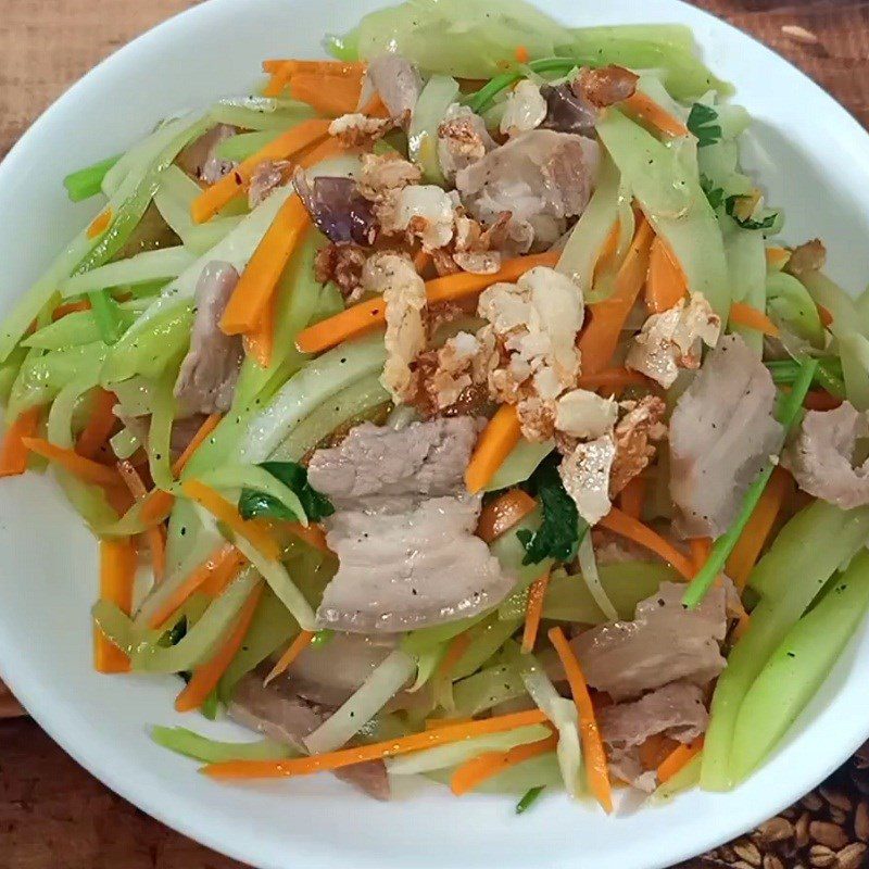 Step 5 Finished dish Stir-fried chayote with pork belly