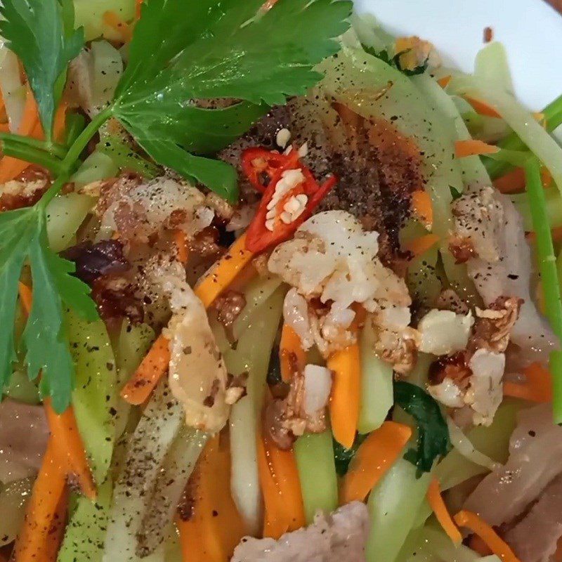 Step 5 Finished dish Stir-fried chayote with pork belly