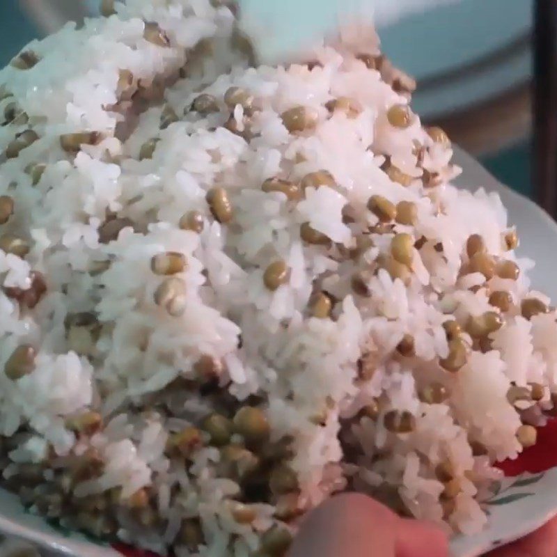 Step 4 Final Product Sticky rice with whole mung beans and coconut milk