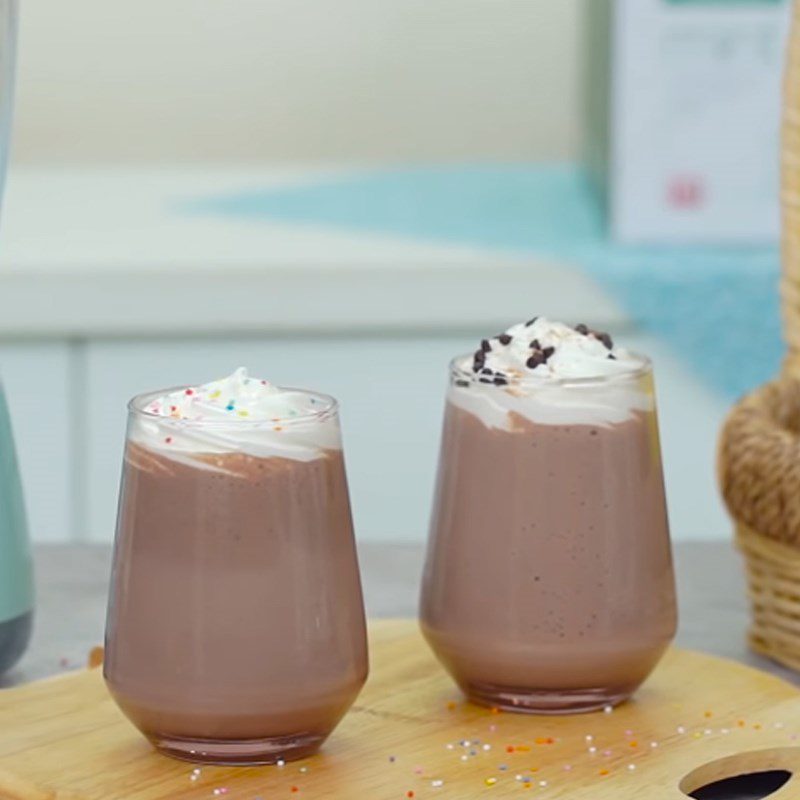 Step 4 Final product Chocolate banana smoothie