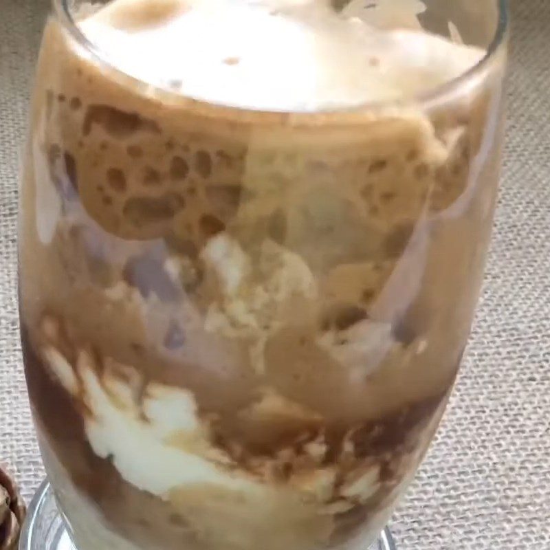 Step 4 Final product Coffee yogurt with foam