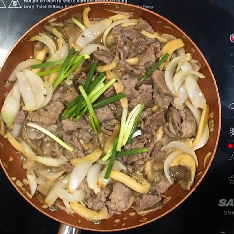 Step 4 Stir-fried beef with mushrooms Stir-fried beef with oyster mushrooms