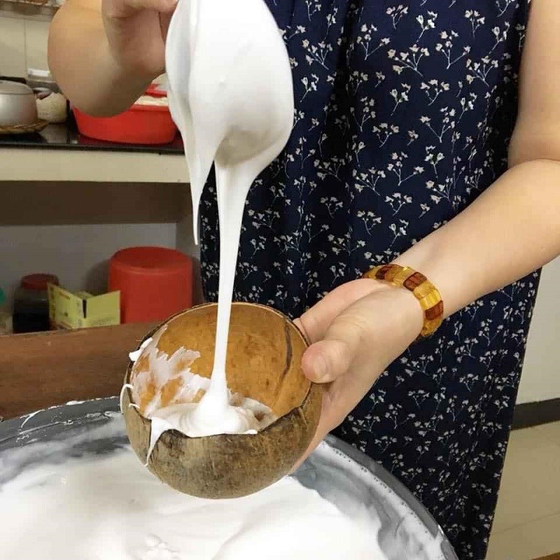 Step 4 Blanching the bánh canh Bánh canh gõ gáo dừa with cá lăng fish cake