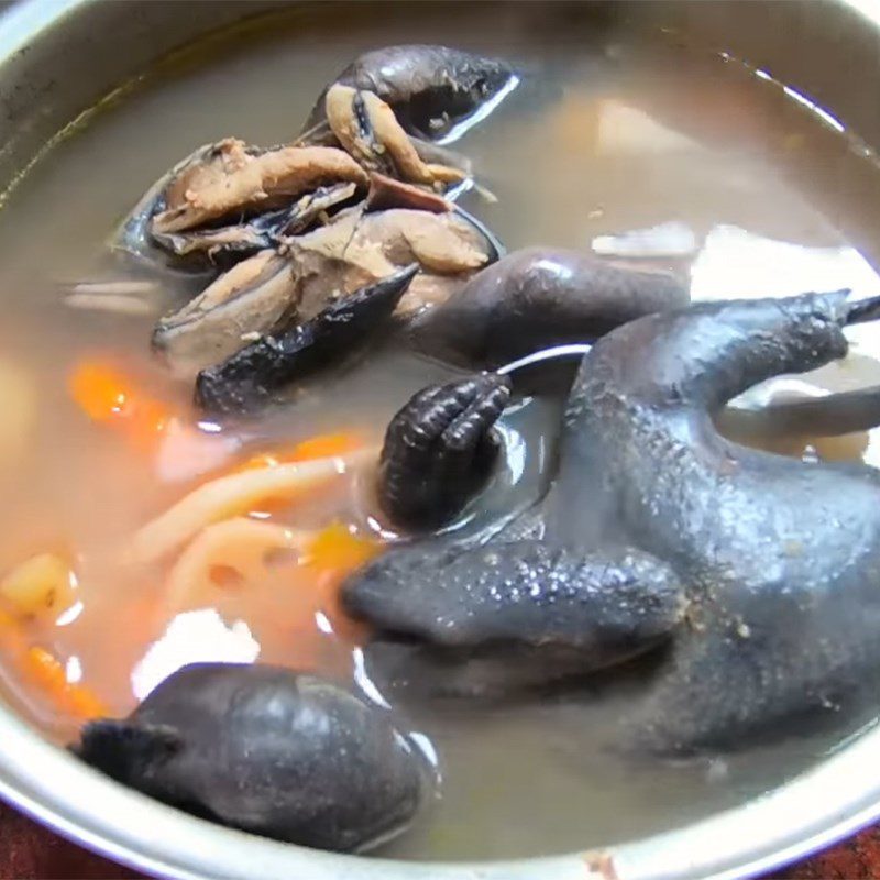 Step 4 Final product Black chicken stewed with ginseng