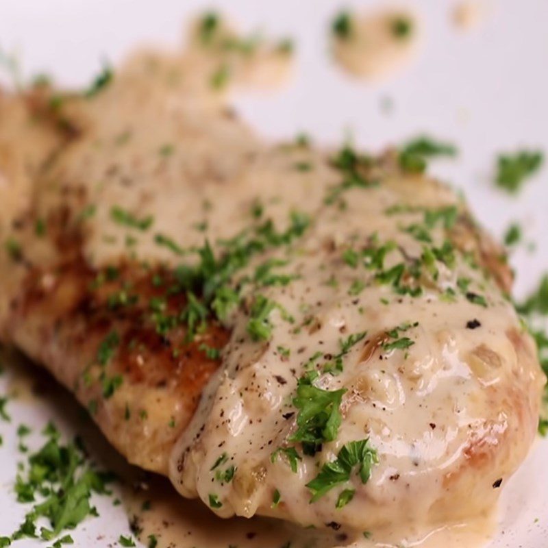 Step 5 Final product Chicken breast with cheese sauce