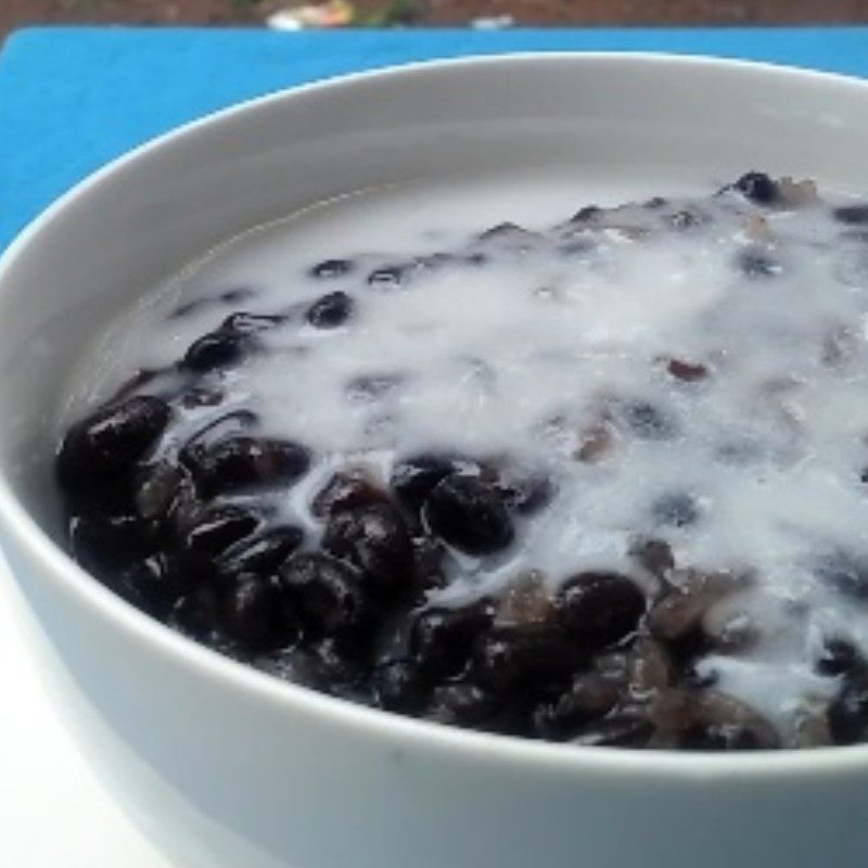 Step 5 Finished product Black mung bean sticky rice - white sticky rice
