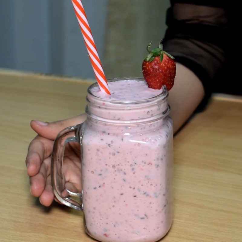Step 3 Final Product Strawberry Chia Smoothie