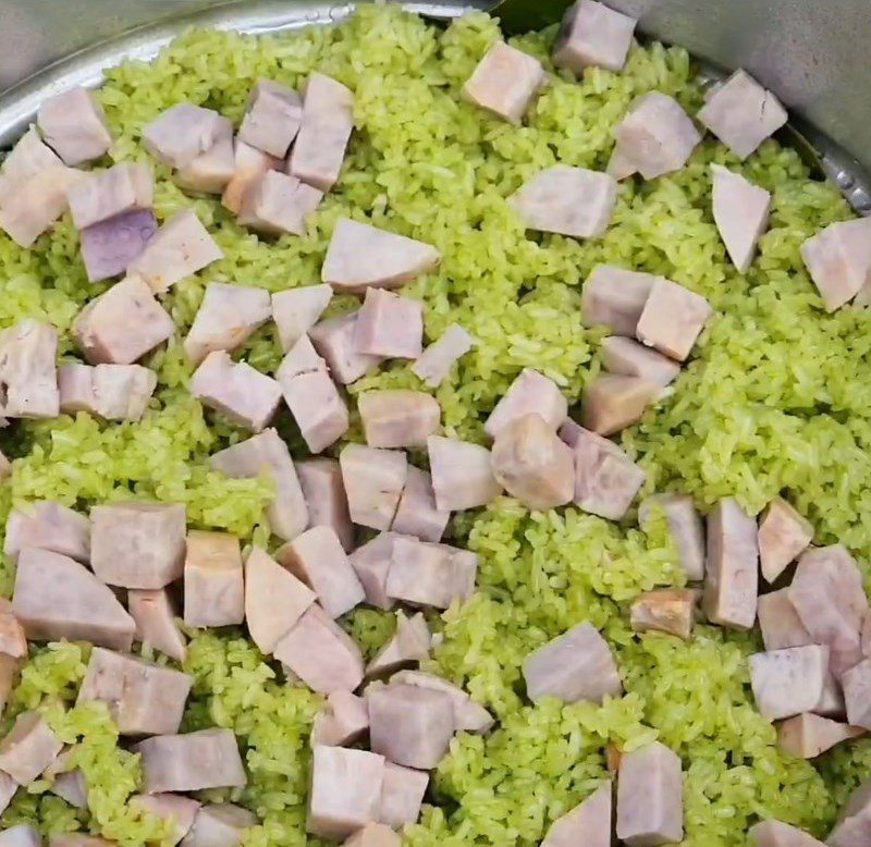 Step 6 Final Product Sticky Rice with Taro and Pandan Leaves