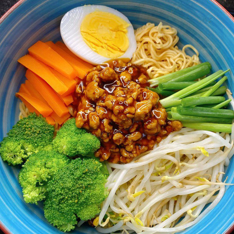 Step 4 Final product Mixed noodles with minced meat