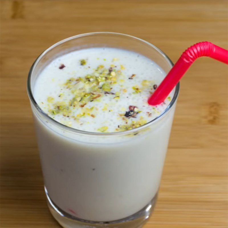 Step 3 Final product Almond banana milkshake