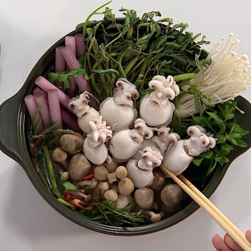 Step 4 Final product Squid hotpot with mushrooms