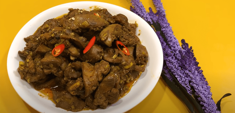 Step 5 Finished Product Stir-fried chicken intestines with lemongrass and chili