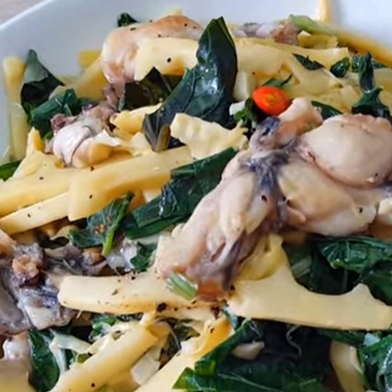 Step 5 Final product Stir-fried frog with bamboo shoots and Vietnamese coriander