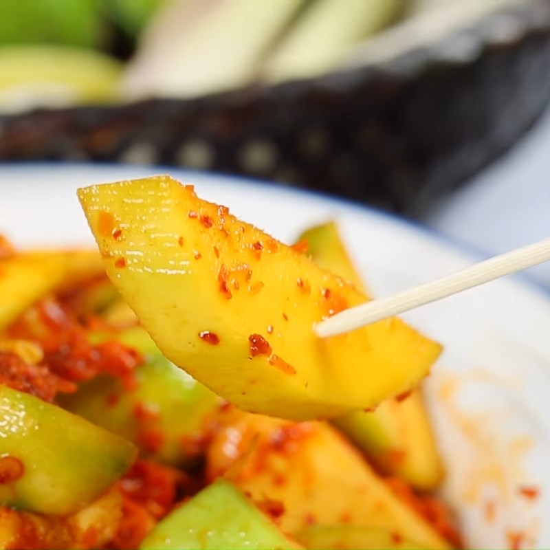 Step 4 Final product of green mango and guava salad with dried beef