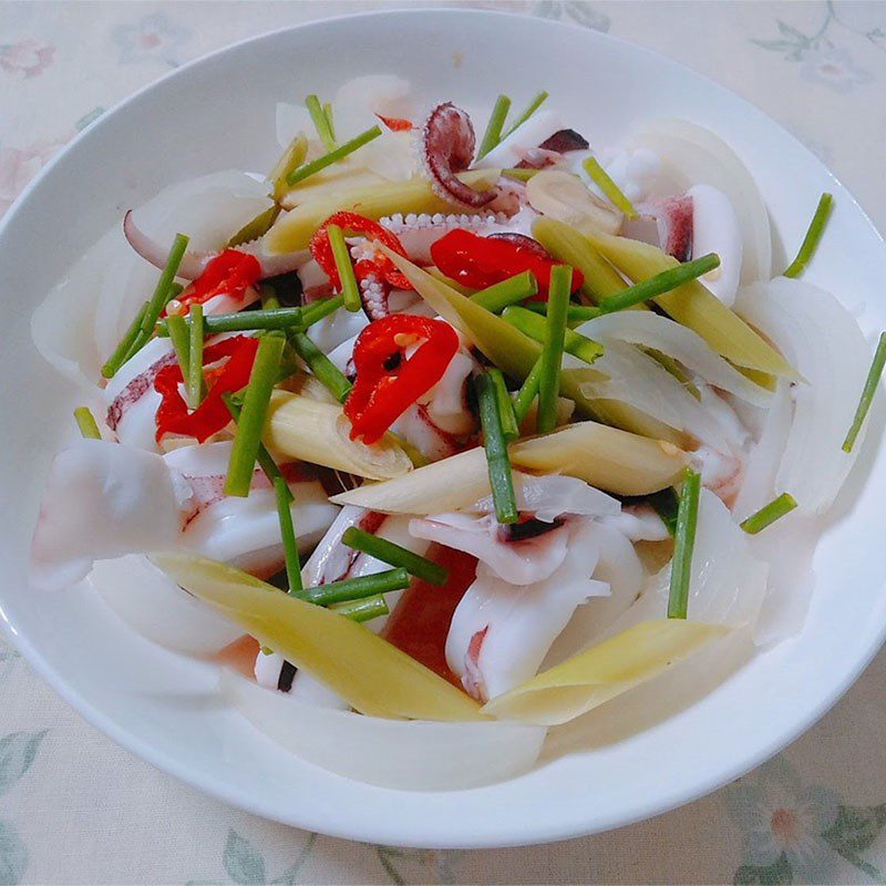 Step 3 Finished dish Steamed squid with ginger and lemongrass